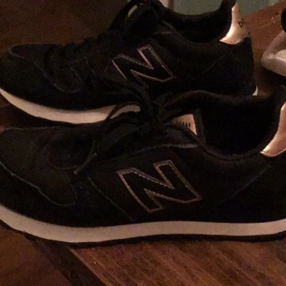 New Balance Black Sneakers - Picture 2 of 8